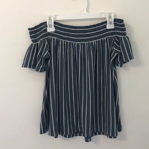 2/20💫AMERICAN EAGLE OFF-SHOULDER TOP- size xs